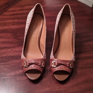 Etienne Signer signature logo peep toe pumps